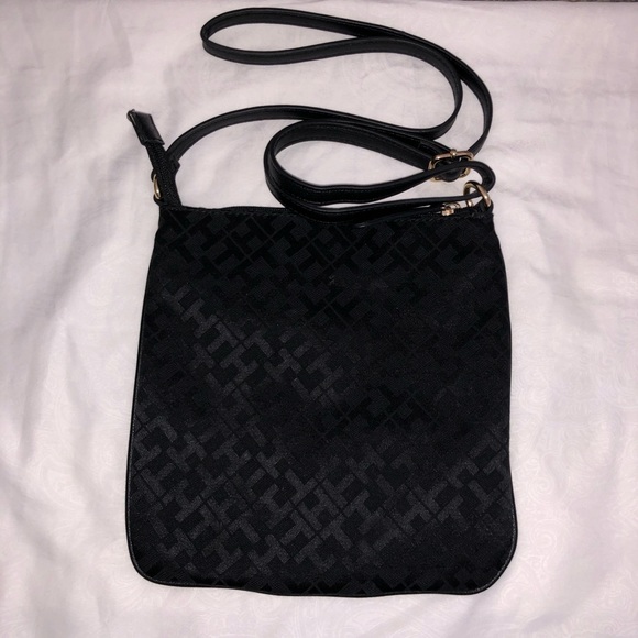 Tommy Hilfiger Purse 👜 - Picture 3 of 3